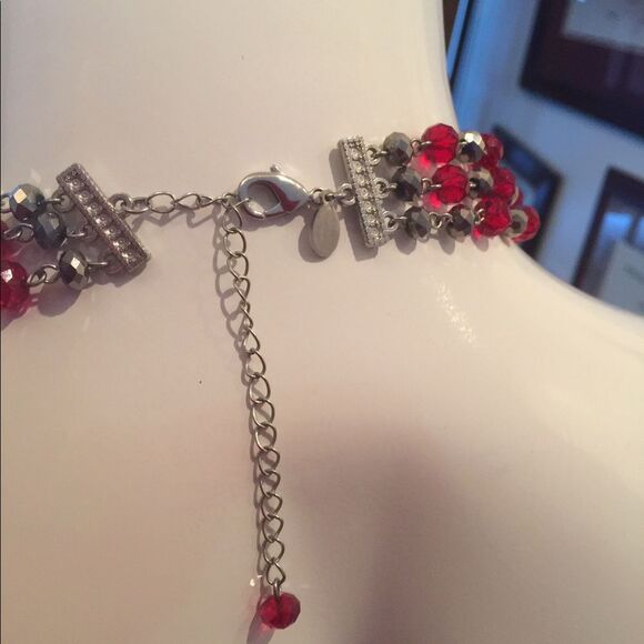 Red and silver necklace - Picture 4 of 8
